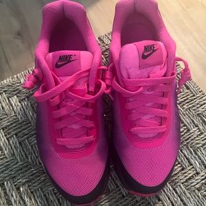 Women’s Nike Air Sneaker